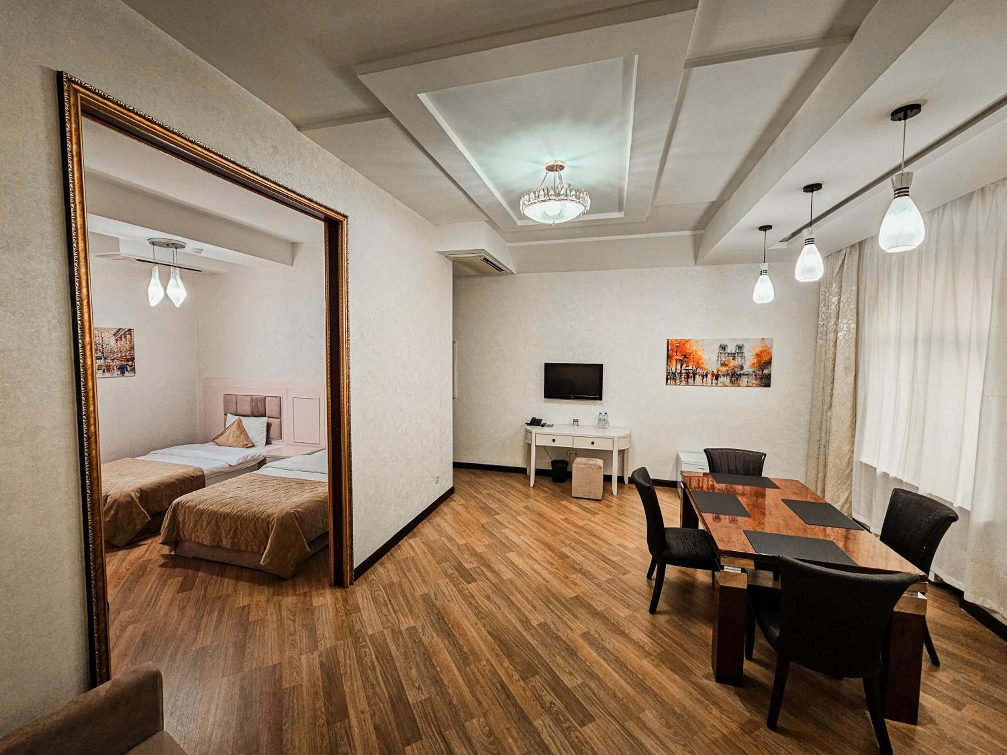 Safran Hotel Baky Esterno foto